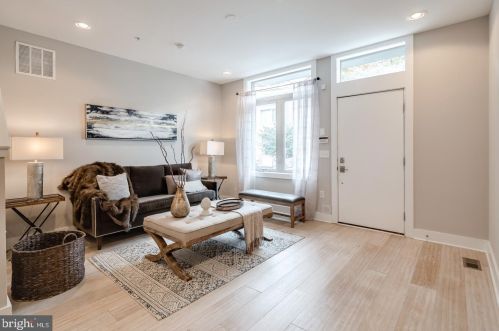 902 5th St, Philadelphia PA  19123-1455 exterior