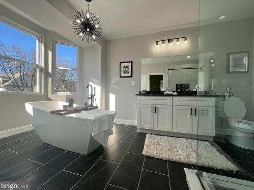 6805 11 St, Philadelphia PA 19147-1244 exterior