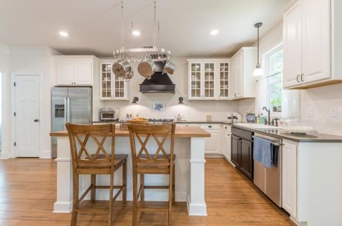 1648 Beacon Hill Blvd, Atlanta GA  30329-2556 exterior