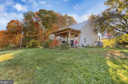 554 Hope Rd, Paradise Park, PA 17068-8642