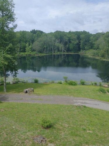 65 Bokum Rd, Chester CT  06412-1339 exterior