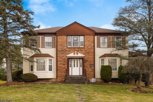 61 Farrand Dr, Parsippany, NJ 07054-2146