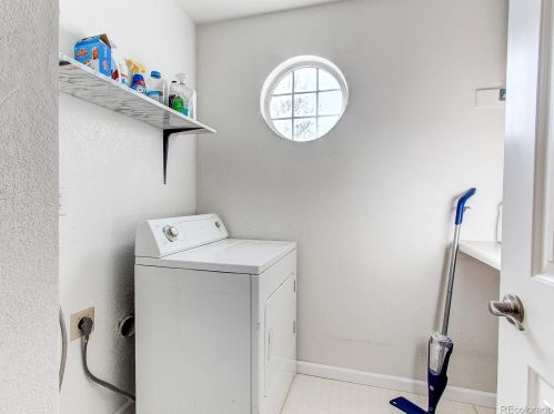 20695 Oxford Pl, Denver CO 80014-5137 exterior