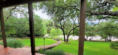 1403 Canoe Brook Dr, Austin TX  78746-6205 exterior