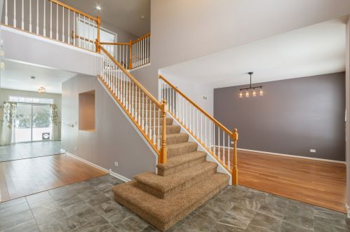975 Granger Rd, Hanover Park, IL 60103-2064