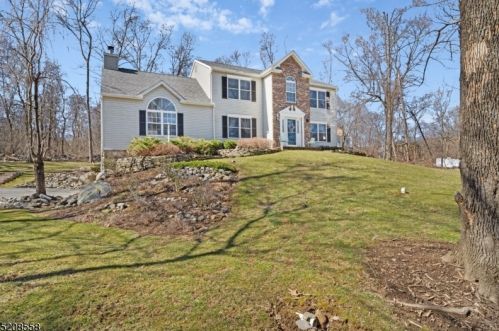 6 Liberty Woods Dr, Great Meadows, NJ 07838-2352
