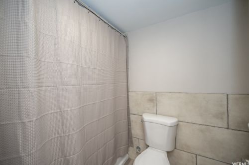 2146 Westfield Cir, Taylorsville UT 84084-4222 exterior