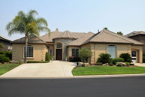 1692 Shadow Glen Dr, Fresno, CA 93730-3531