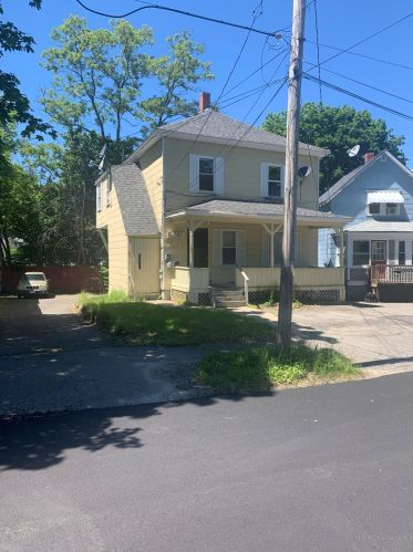 91 Elm St, Millinocket, ME 04462-1217