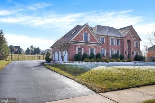 1355 Wicklow Dr, York, PA 17404-9056
