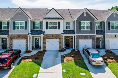 61 Chastain Cir, Newnan GA  30263-8640 exterior