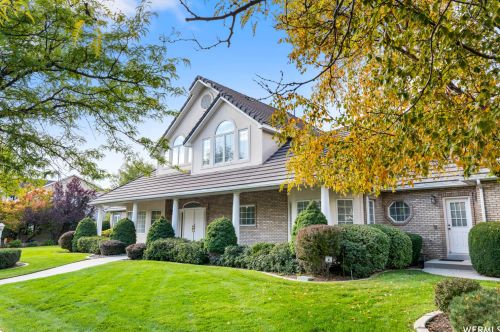 2515 Willow Hl Dr, Sandy UT 84093-1894 exterior