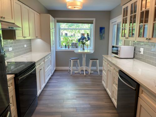 258 Brookside Ln, Willowbrook, IL 60527-2911