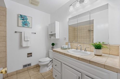 672 San Antonio Rd, Los Altos CA 94022-1245 exterior