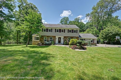 11 Marion Dr, Holmdel Village, NJ 07733-1716