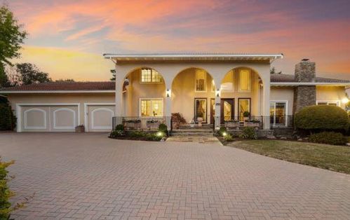 1290 Lakeview Dr, Burlingame, CA 94010-7325