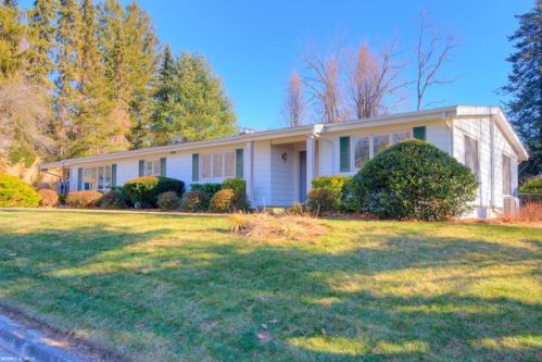 302 Hemlock Dr, Blacksburg, VA 24060-5230