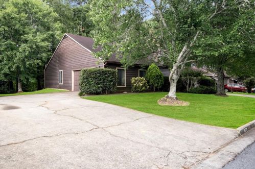 5575 Circlestone Ln, Stone Mountain, GA 30088-3435