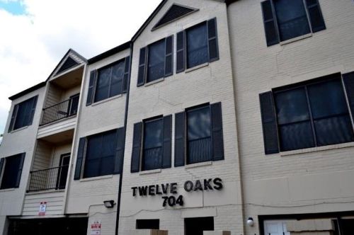 704 21st St, Austin TX  78705-5497 exterior