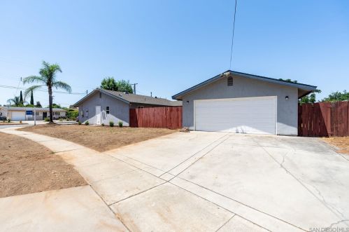 662 Hoover St, Escondido, CA 92027-1947