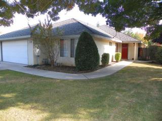 356 Vartikian Ave, Clovis, CA 93612-7607
