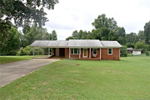 109 Chippawa Dr, Dallas, NC 28034-8610