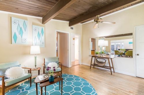 8521 Ranchito Ave, Van Nuys, CA 91402-3803