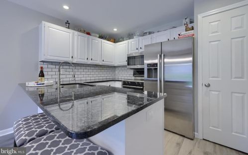 230 Parklawn Ct, Lancaster PA  17601-2660 exterior