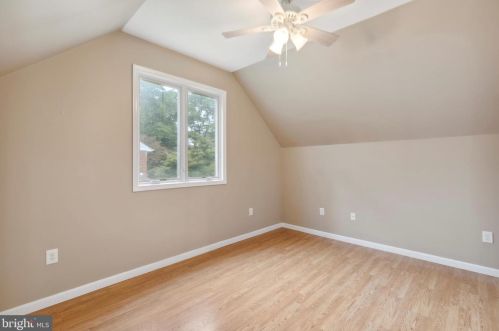 8421 Chippewa Rd, Philadelphia PA 19128-1206 exterior