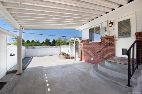 1080 Briarwood Dr, Denver CO exterior