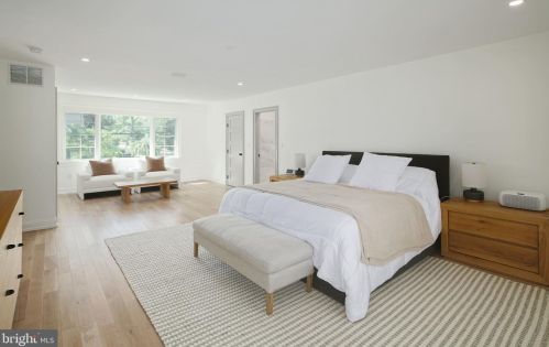 377 Kings Hwy, Tavistock NJ 08033-2004 exterior