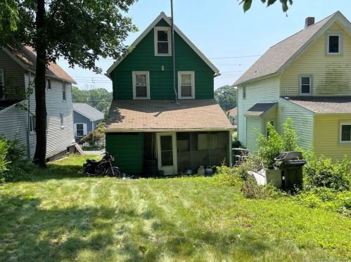 45 Stevens St, Milford, CT 06460-7868