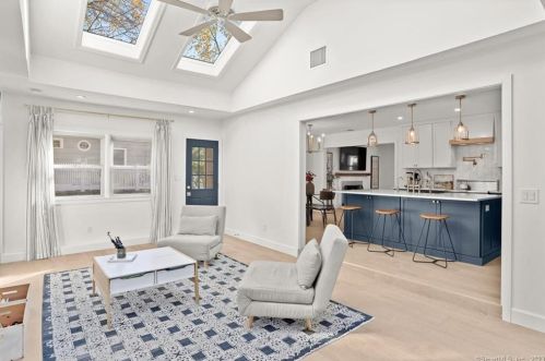 27 Oriole Dr, Norwalk CT  06851-5608 exterior
