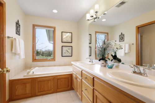 9100 Heritage Way, Saint Paul MN  55125-5034 exterior