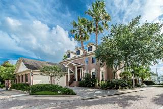 16 Mariners Ln, Kemah, TX 77565-2250