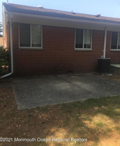 7 Yorktowne Pkwy, Lakehurst, NJ 08759-6349