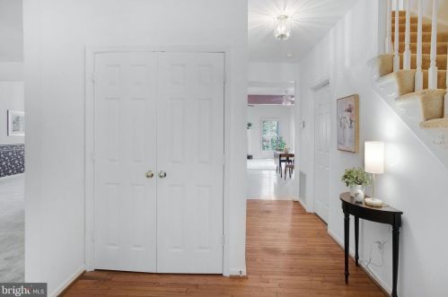 2804 Noble Fir Ct, Woodbridge VA  22192-3816 exterior