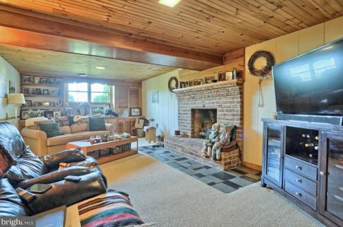 945 Cranes Gap Rd, Carlisle PA  17013-9677 exterior