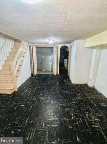 8125 Farnsworth St, Philadelphia PA 19152-3008 exterior