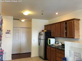 352 The Promenade, Edgewater NJ  07020-2117 exterior