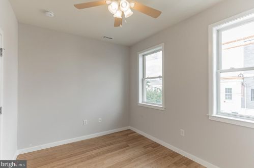 2033 4 St, Philadelphia PA 19122-1509 exterior