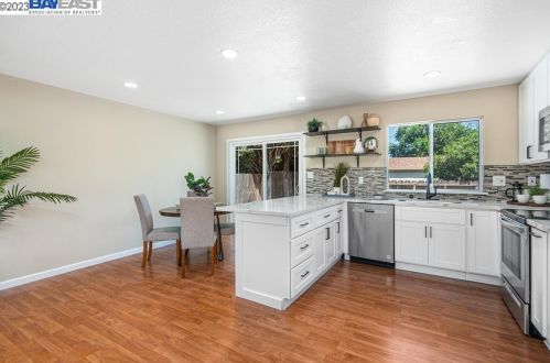 1243 Beverly Pl, Tracy, CA 95376-3355
