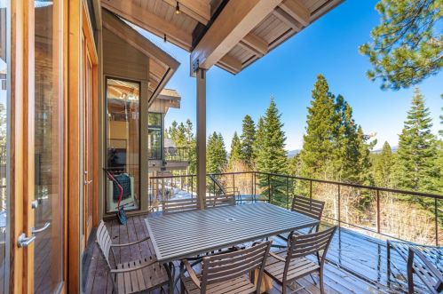 1721 Grouse Rdg, Truckee CA  96161-4033 exterior