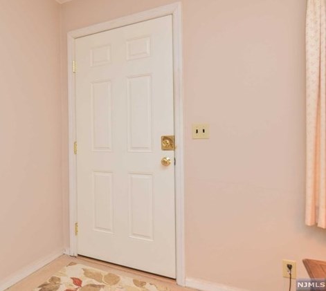 54 Willis Ave, Cresskill, NJ 07626-2432