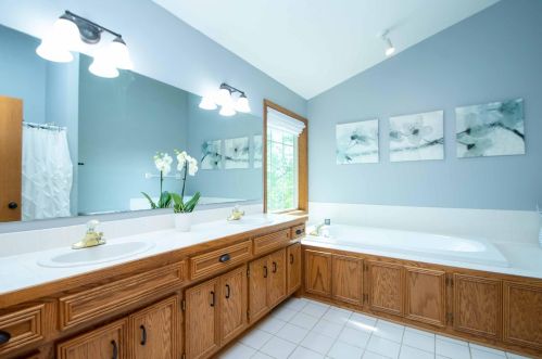 9063 Duckwood Trl, Saint Paul MN  55125-8687 exterior