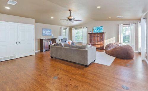 302 Mulberry St, Decatur, TX 76234-1038