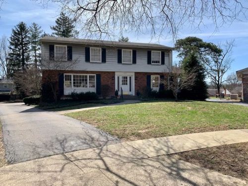 1043 Cloverfield Ln, Cincinnati, OH 45224-1622