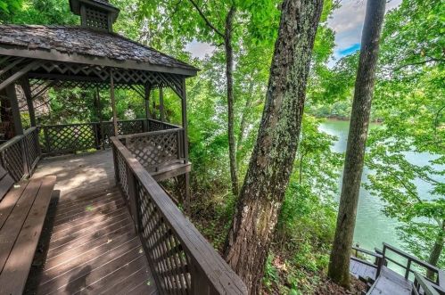 1055 Chestatee Point Trl, Dawsonville, GA 30534-0071