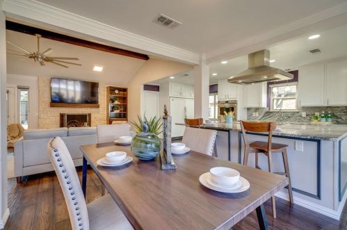 3817 Westminster Dr, Carrollton TX 75007-2465 exterior