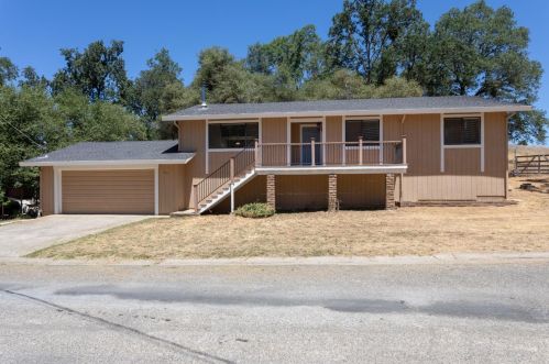 201 Argonaut Dr, Diamond Springs, CA 95619-9321